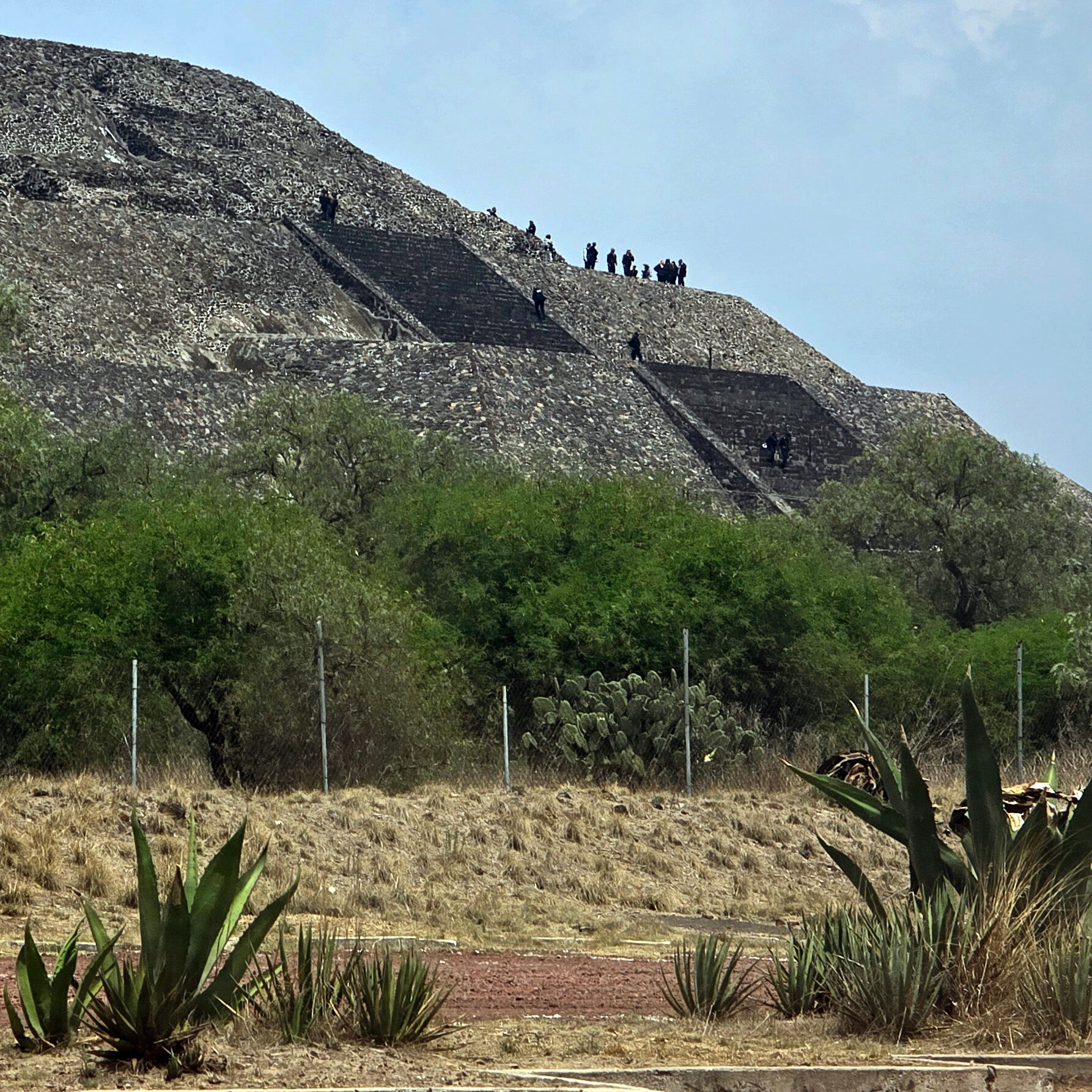 A gunman opened fire on tourists at the Pyramids of Teotihuacán on 20 April 2026, killing at least one Canadian woman and injuring several others, according to open-source reports from the scene.