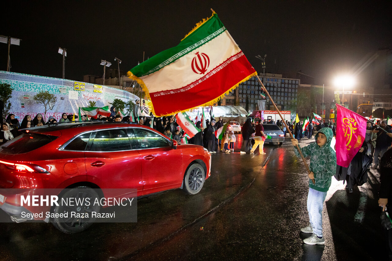 People in Tehran condemns US-Israeli aggression, back Leader