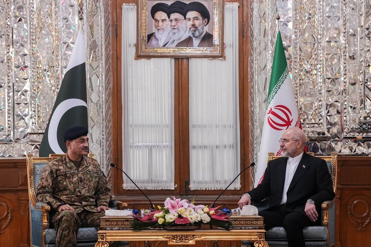 Ghalibaf receives Pakistani army chief