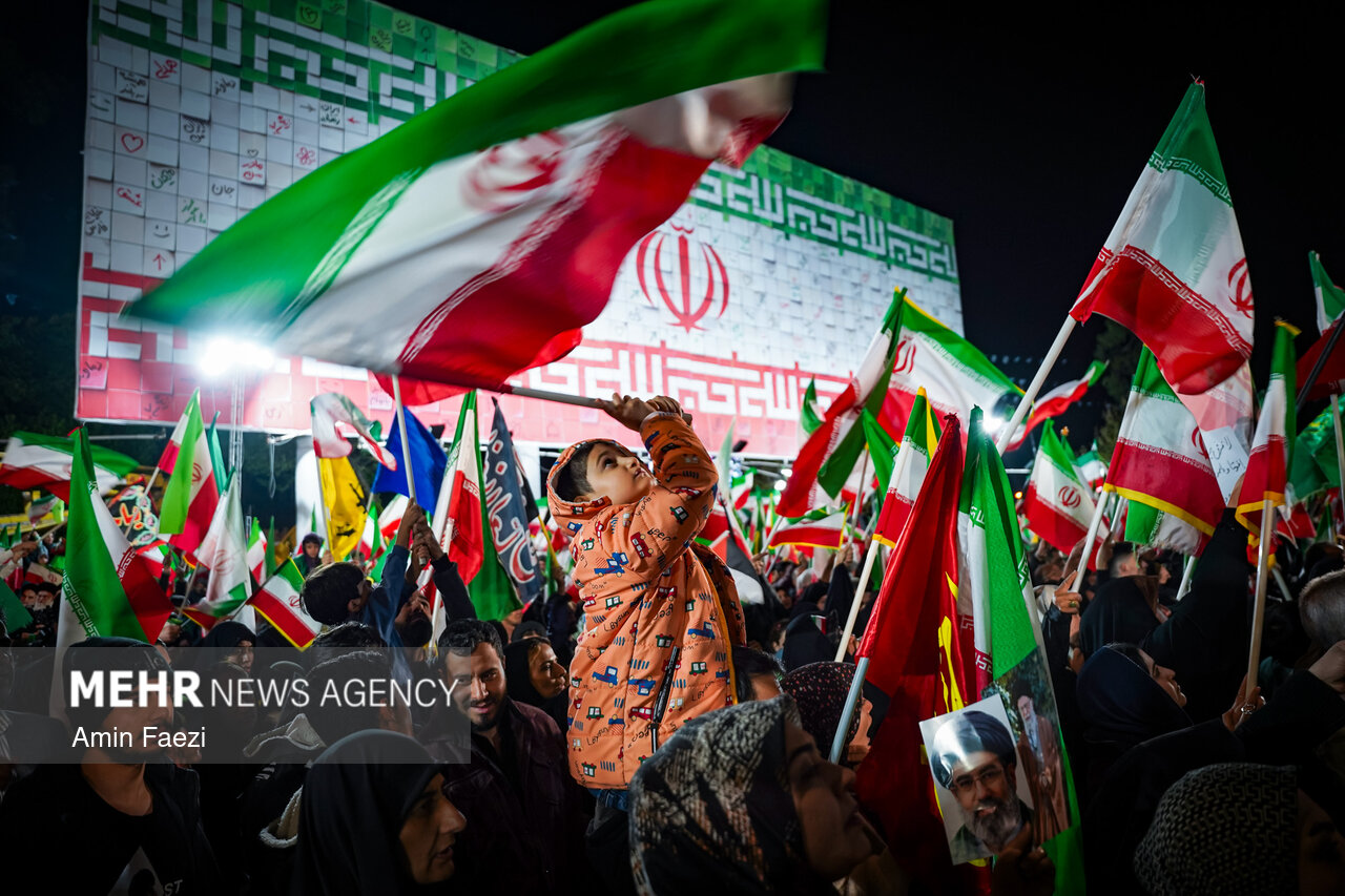 People in Shiraz pledge allegiance to new Leader