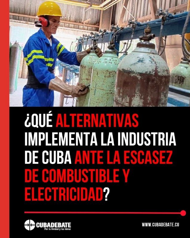 A worker in blue coveralls, yellow hard hat, and ear protection inspects green gas cylinders inside an industrial facility, above Spanish text reading "¿Qué alternativas implementa la industria de Cuba ante la escasez de combustible y electricidad?"