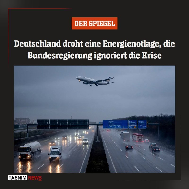 Graphic with "Der Spiegel" header and German headline above a photo of a commercial airplane flying low over a wet highway with cars and trucks.