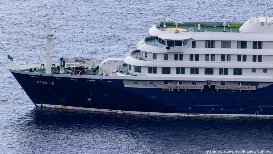 A cruise liner carrying confirmed Andes hantavirus cases sailed from Cape Verde to the Canary Islands this week.
