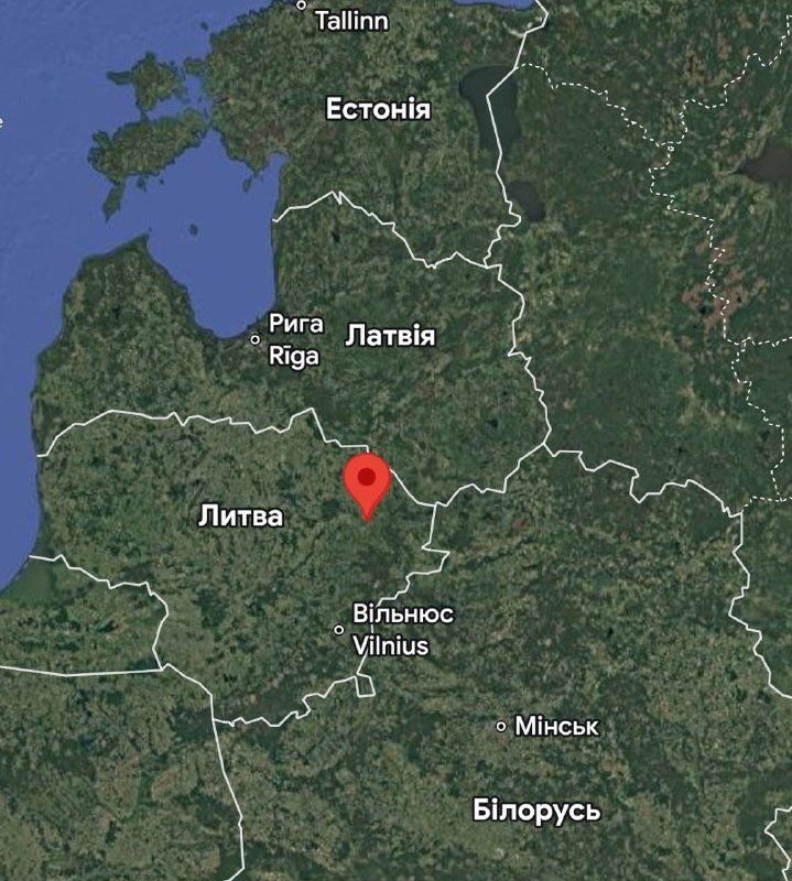 A satellite map of the Baltic region shows a red location pin in northern Lithuania, with labels for Estonia, Latvia, Lithuania, and Belarus in Ukrainian and English.