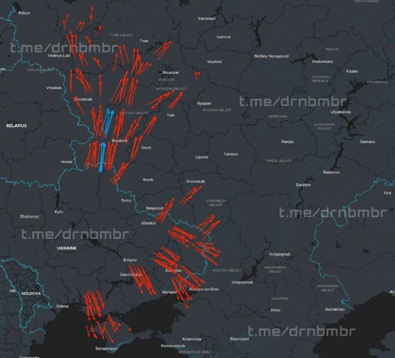 A dark map of Russia, Ukraine, and Belarus displays numerous red and blue arrows concentrated near the Russia-Ukraine border, watermarked with "t.me/drnbmbr."