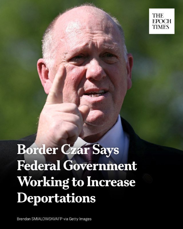 A bald man in a suit points his index finger forward outdoors, with a "The Epoch Times" logo and headline reading "Border Czar Says Federal Government Working to Increase Deportations."