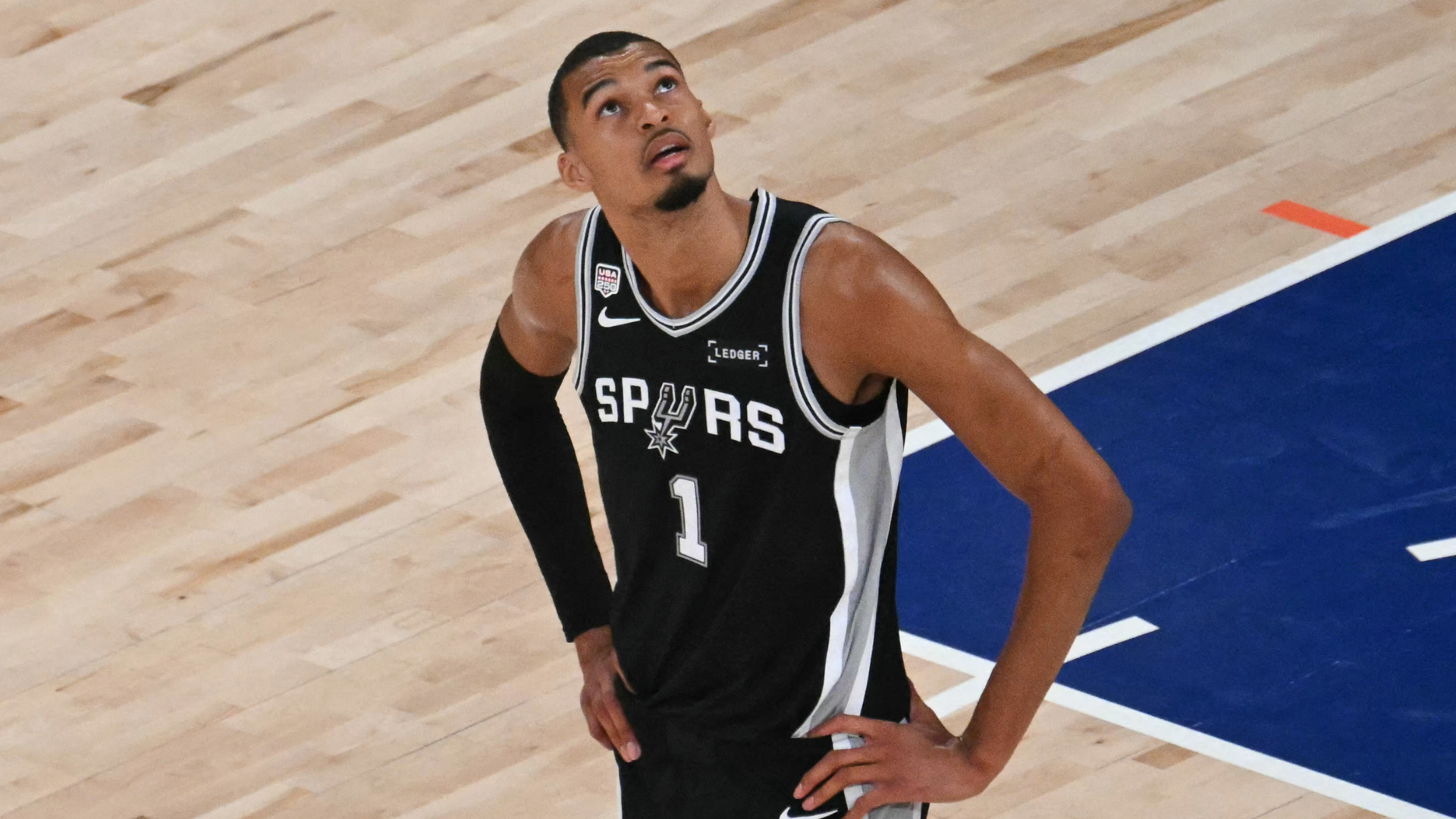 Stephon Castle, the former UConn star who helped the Huskies win a national championship in 2024, watched the San Antonio Spurs punch their ticket to the NBA Finals for the first time in over a decade — then shared a moment with fellow UCon…