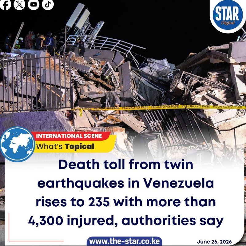 Rescue workers in helmets stand atop a collapsed building at night, surrounded by rubble, twisted metal, and yellow "PELIGRO NO PASE" caution tape.