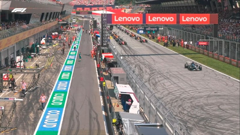 The formation lap gets underway at the Red Bull Ring on 28 June 2026 ahead of the Austrian Grand Prix.