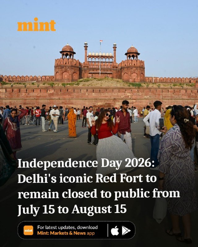 A graphic from Mint shows crowds gathered before Delhi's historic Red Fort, with a headline about the landmark's July-August closure.