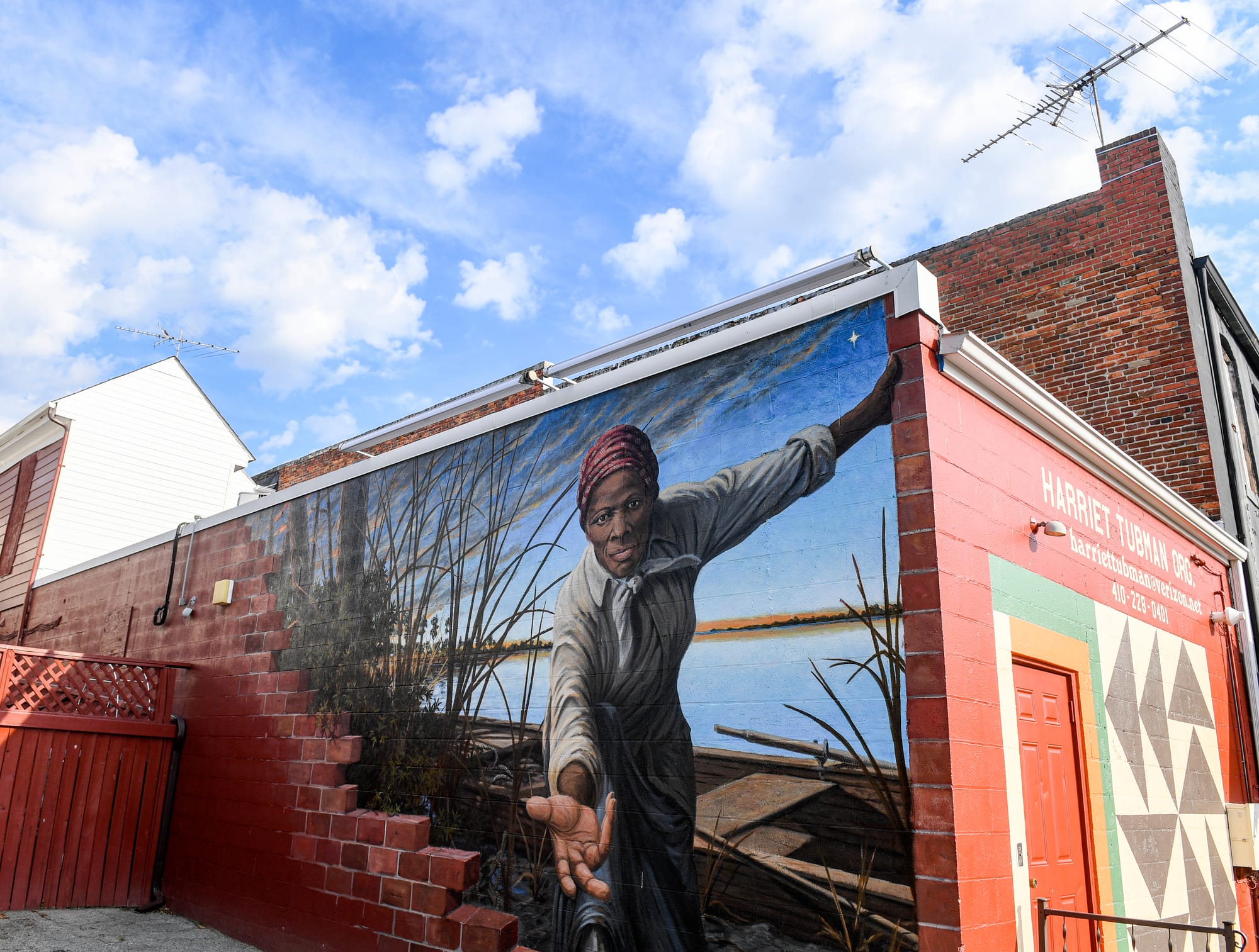 Burglars broke into the recently renovated Harriet Tubman Museum in Maryland over the weekend of 12 July, damaging a mural and taking the donation box.